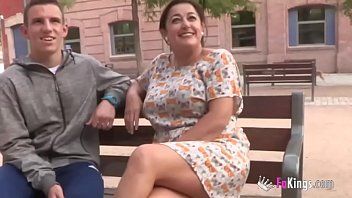 play Sexe en public avec un couple plus âgé ayant des relations sexuelles perverses
