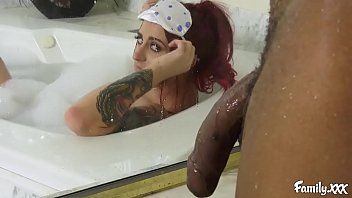 play Pula imensa sparge o copila virgina xnxx roscata fututa de un negrotei in cada