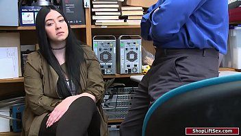 play Filmes de lésbicas xnxx fazendo sexo no escritório com uma colega