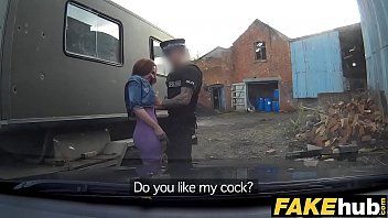 play Policjant posuwa dziewczynę na wsi, która świetnie porusza się w kutasie