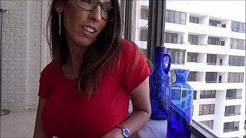 play Das xnxx-Kind beginnt Sex mit zwei leckenden Höschen zu haben