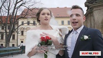 play Il sesso con la sposa fa un pompino al marito dopo il matrimonio
