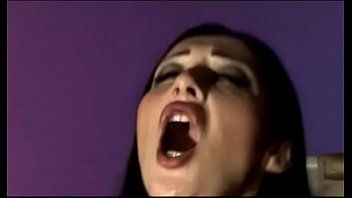 play Sesso anale con orgasmo gratis fissato in un culo stretto e rosso