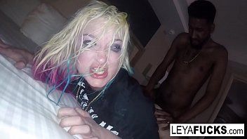 play Blondynka brutalnie zerżnięta i spryskana spermą na jej ciele