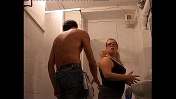 play Gros humilié sexuellement au travail par un collègue excité