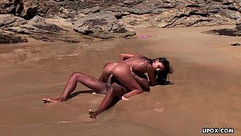 play Ebony came to the casting and puts her whole penis in her pussy and gags