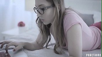 Face xxx oral mai bine decat oricare fata a intalnit acest mascul ce sta intins pe