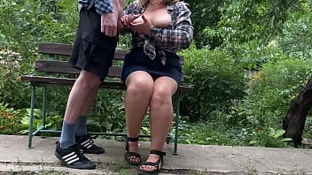 play Xxx w Hiszpanii na ławce w miejscu publicznym