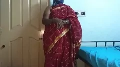 play Desi Indiase vrouw Vanitha's verboden passie: masturbatie in kersenrode Saree