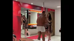 play La BBW brésilienne Thai On Fire offre à son mari un orgasme éjacule pour son anniversaire