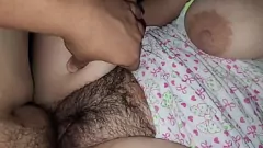 play Prima dată a fiicei vitrege latine: o întâlnire cu creampie aburindă