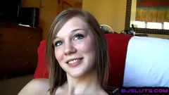 play 19YO Amateur tatté donne une pipe et une branche