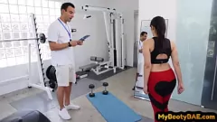 play Big White Cock Gives Bootylicious Lady a Hard Gym Fuck