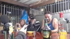 play Amateur podcast host zuigt Bluezão op live show voor slechts 50 dollar