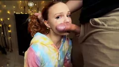 play Petite Redhead ia un hardcore Deepthroat