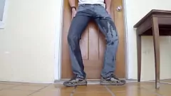 play Mouchage des jeans désespérés et éjaculation intense